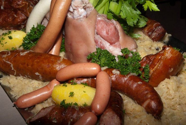 Kislo zelje in zabeljen fižol
