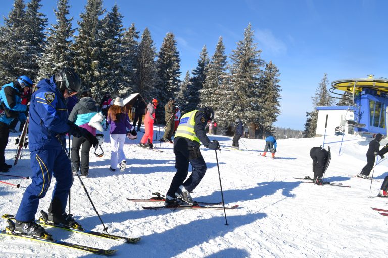 Hrvaška policista na Kopah, Rogli in  v Kranjski Gori pomagata pri zagotavljanju varnosti na smučiščih