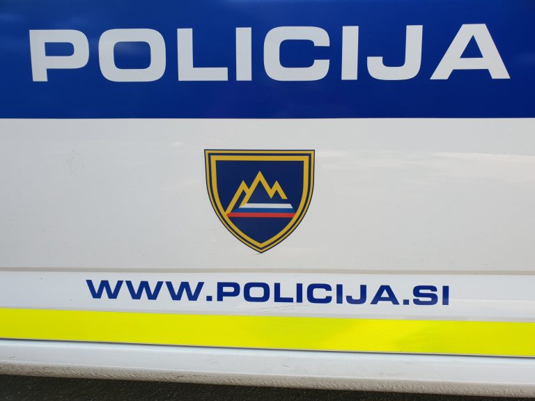 Policisiti so obravnavali 30 prometnih nesreč z materialno škodo