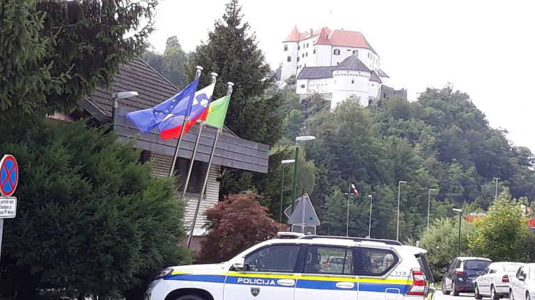 V prometni nesreči umrla 72-letna peška