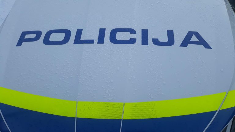 V Solčavi padel motorist – v Šoštanju zasegli avtomobil