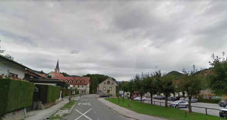 V gorečem vozilu našli truplo neznanca