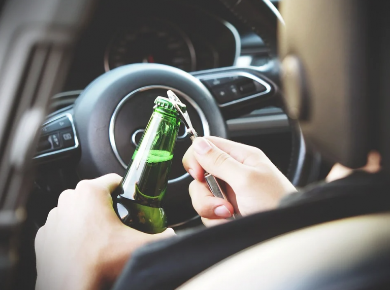 Alkohol je vse preveč prisoten v cestnem prometu  – v soboto smo obravnavali voznika, ki je imel 2,74 promilov alkohola v krvi