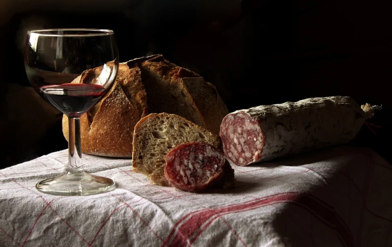 Ne boste verjeli – v Šmartnem ob Paki spet kradli salame!
