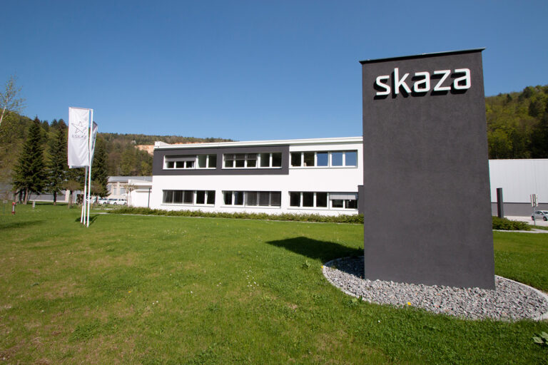 Skaza ponuja delovna mesta zaposlenim družbe Adient  