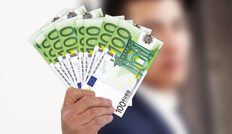 Neverjetno – vlada pripravila zakonodajo za višje plače delavcev – sindikati proti?