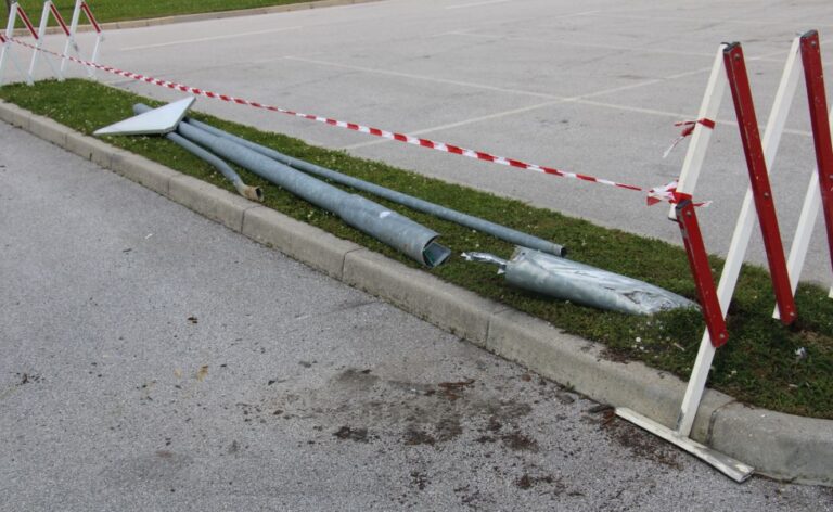 Mladeniča z območja Radelj ob Dravi s parkirišča odpeljala avtobus