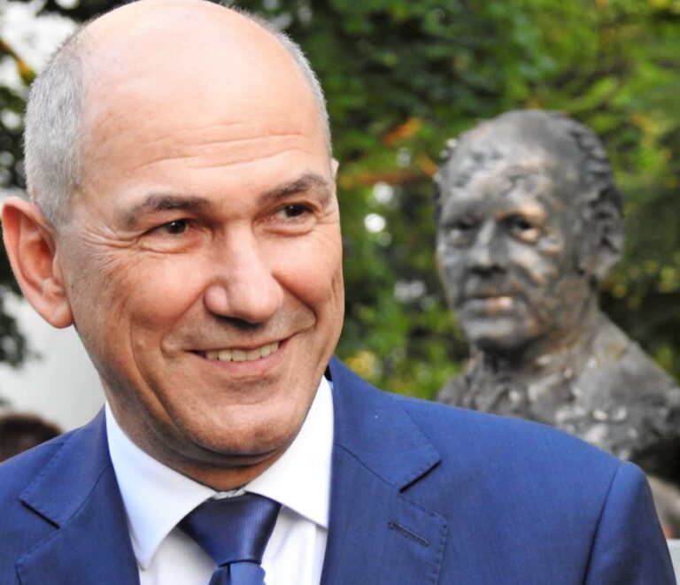 Še dolgo ne bo prišel tisti primerni čas, ko bi Janša moral oditi iz mesta predsednik SDS!!!