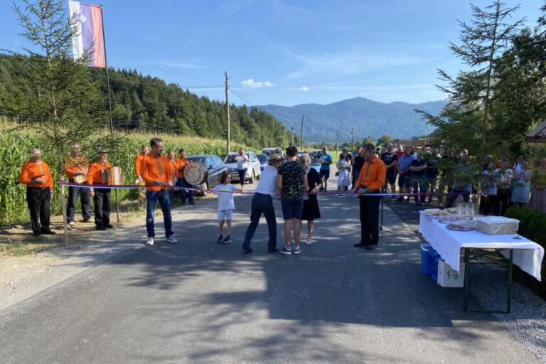 Domačini Dol-Suhe so slavili