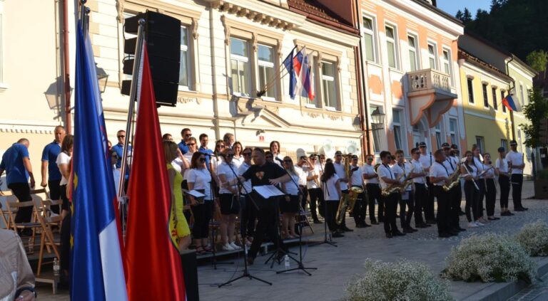 Spet ste vabljeni v Šoštanj – tam še kar praznujejo in prav je tako!