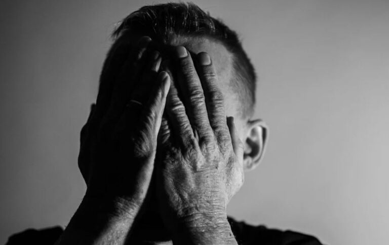 Kaj vas v resnici skrbi – cepljenje ali okužba?