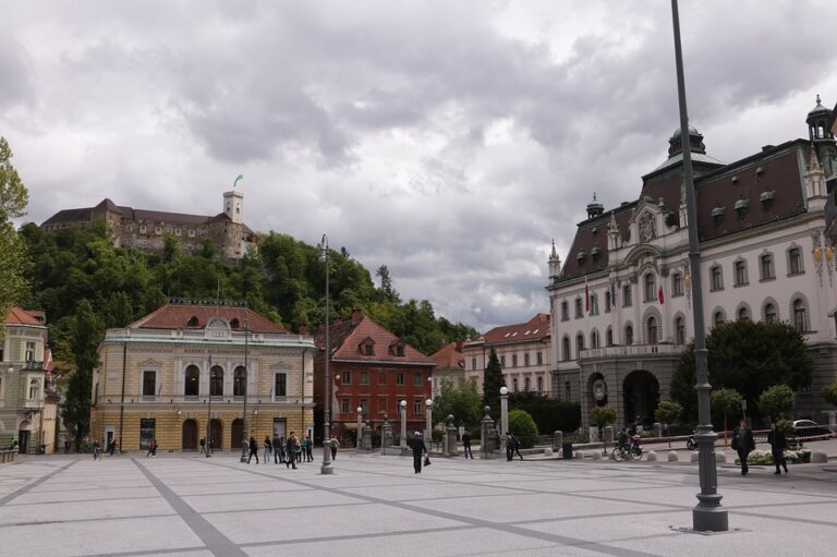 Sproščanje ukrepov bo pri nas postopno
