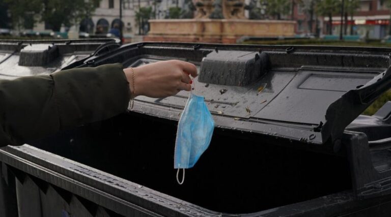 Maske z današnjim dnem niso več potrebne