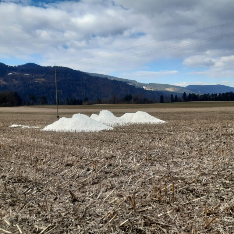 Kaznivega dejanja obremenjevanja in uničevanja okolja osumljene štiri fizične in dve pravni osebe