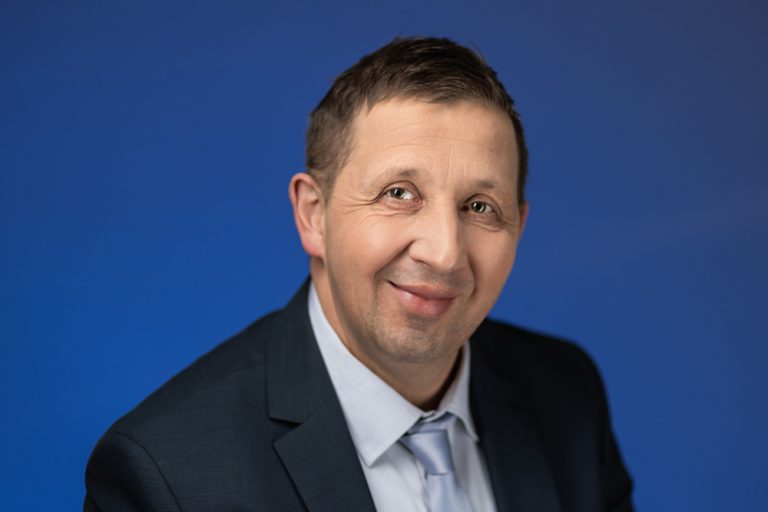 SIMON DOBAJ: Predlog novele Zakona o tujcih prinaša nepremišljene rešitve, ki so bile predlagane brez širše javne razprave in v škodo državljank in državljanov.