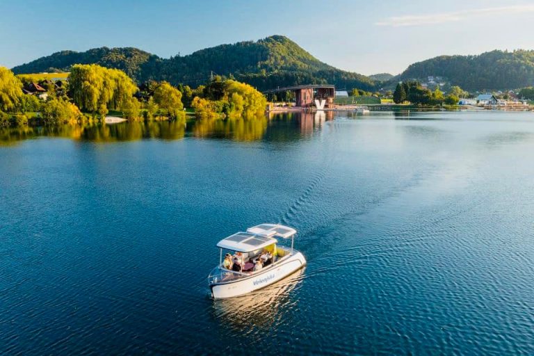 Mestna občina Velenje in Klub vodnih športov Velenje pripravljata jutri na Velenjski plaži slovesno splavitev nove pletne