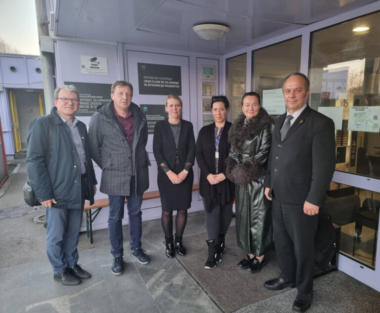 Poslanci SDS obiskali Azilni dom v Ljubljani