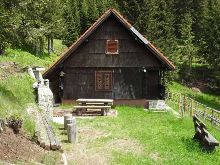 ODKRIJTE ČAROBNI KOTIČEK – LOVSKA KOČA KERNES