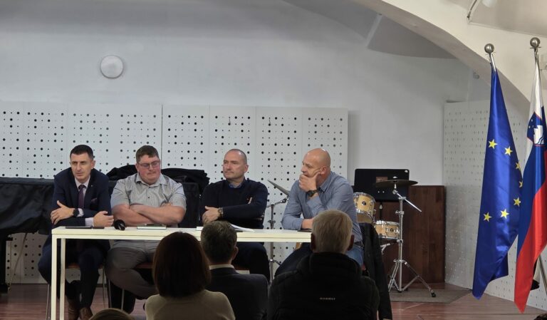 PRIHODNOST NAŠE DRŽAVE RASTE NA DOMAČI ZEMLJI